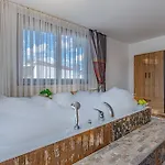 Casa Rosa Luxury W Heated Pool 贝莱克