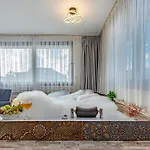 Casa Rosa Luxury W Heated Pool 贝莱克