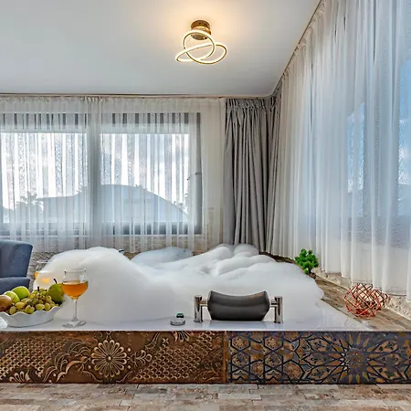 Casa Rosa Luxury W Heated Pool بيليك