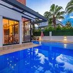 Casa Rosa Luxury W Heated Pool באלאק