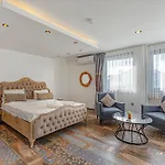 Casa Rosa Luxury W Heated Pool באלאק